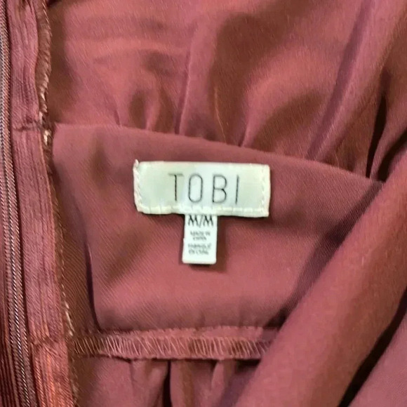 Tobi V plunge neck open shoulder burgundy romper size medium - Picture 5 of 7